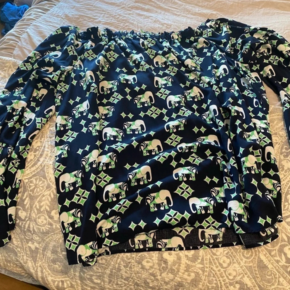 Size xxl crown and ivy flowy off the shoulder top. Plus size - Picture 3 of 3